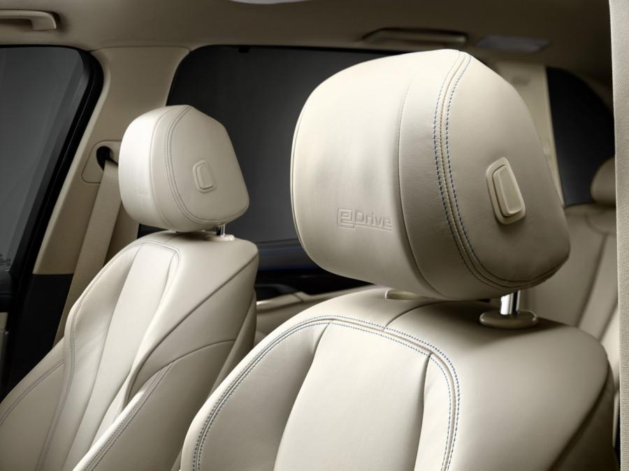 Детали интерьера BMW X5 eDrive Concept (F15) 2013 года  (фото 15 из 24)